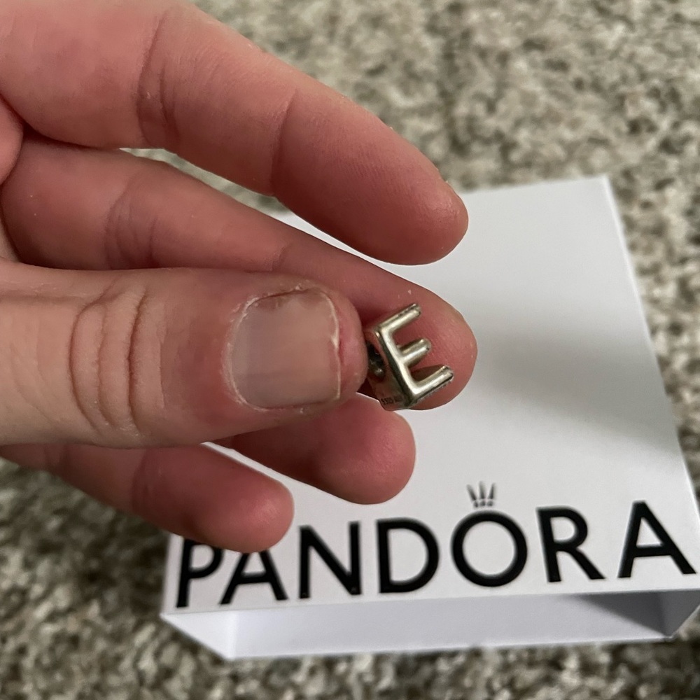 Pandora charm “E”